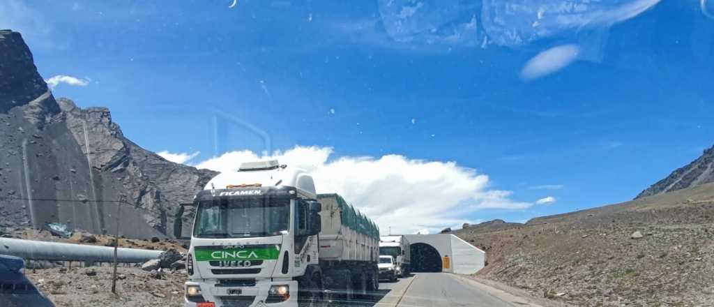 Moroni y Pablo Moyano hablarán con el presidente por los camioneros varados