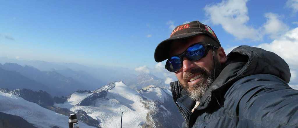 Un mendocino transmitió un programa de radio desde la cumbre del Aconcagua