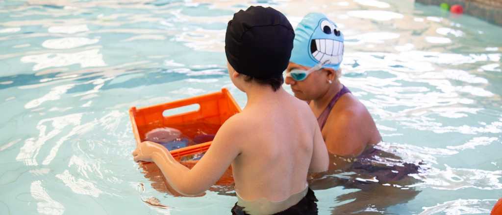 Cómo funciona la pileta de Ciudad para niños con autismo