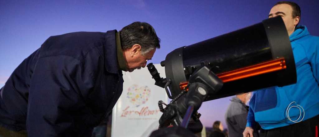 Las Heras invitó a ver la conjunción de la Luna y Marte