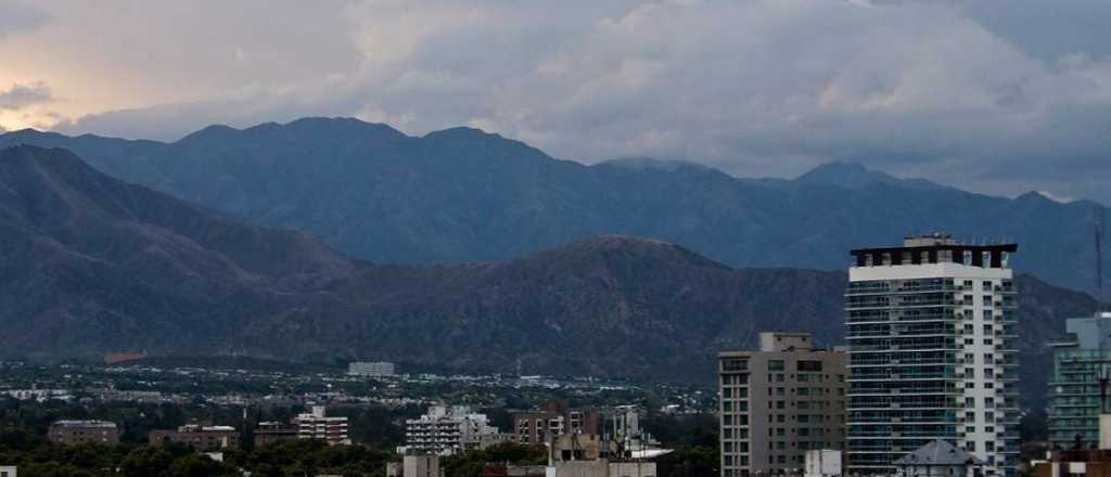 Viernes caluroso y con alerta de tormentas fuertes