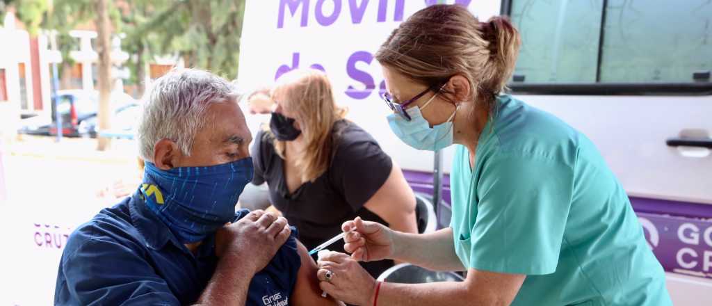 Covid en Mendoza: menos contagios pero aumentó la positividad