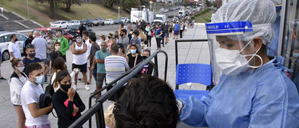 Más de 43 mil contagios y 285 muertes por Covid este lunes en Argentina