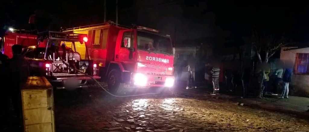 Una casa se incendió en Junín y dos hermanas terminaron internadas