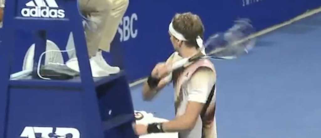 Video: Zverev atacó a raquetazos la silla del árbitro y fue echado