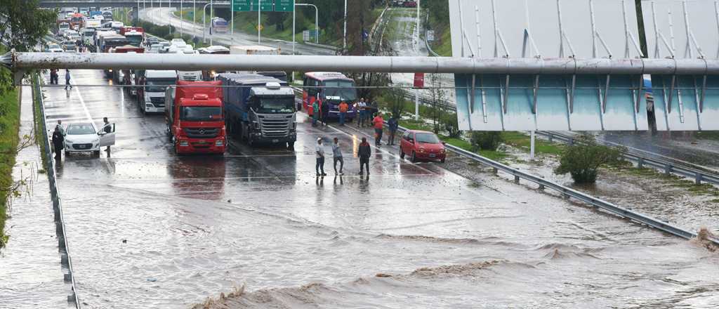 Los videos más impresionantes que dejó la tormenta