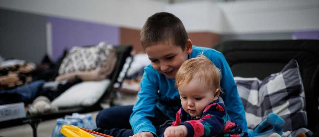 Dibujante argentino ayuda a los niños ucranianos a olvidar la guerra