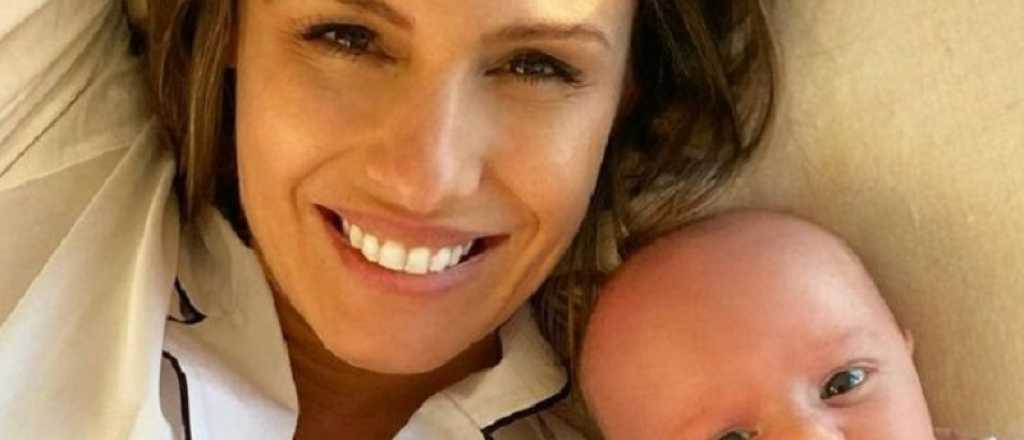 Video: Pampita mostró a su hija hablando por primera vez