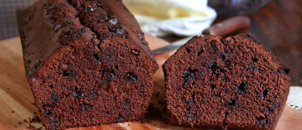 Fácil y rápido: budín de zapallitos con chocolate súper húmedo 