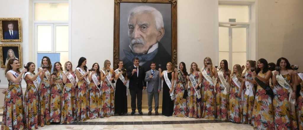 Las reinas brindaron junto a autoridades legislativas