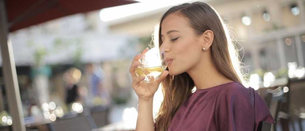 Qué aconsejan comer y beber durante los días de calor