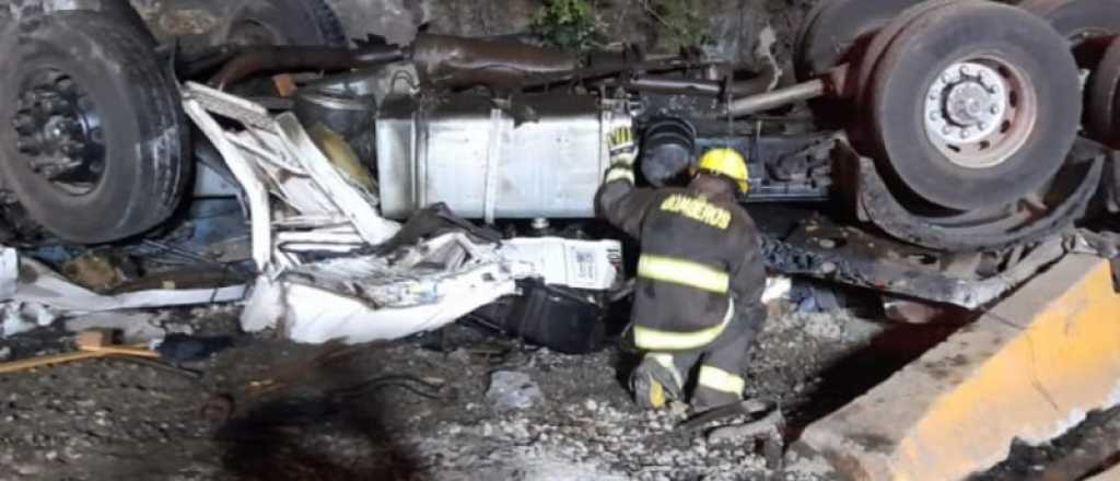 Un camionero murió al caer a un precipicio en alta montaña