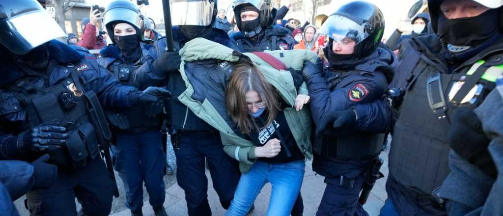 Putin encarceló a 10 mil rusos por protestar contra la guerra