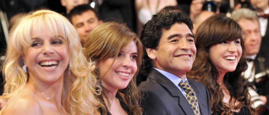 Maradona y Claudia Villafañe, muy juntos en el cumpleaños de su nieto