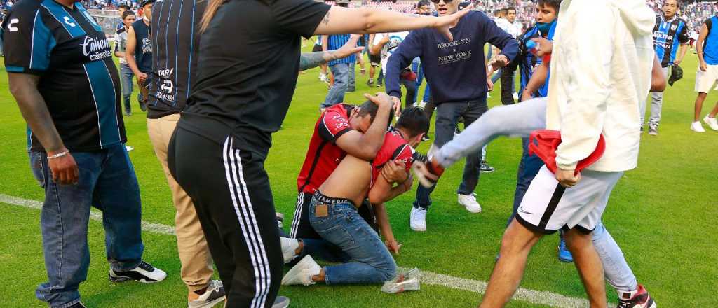 Violencia en el fútbol mexicano: suspenden a funcionarios de seguridad