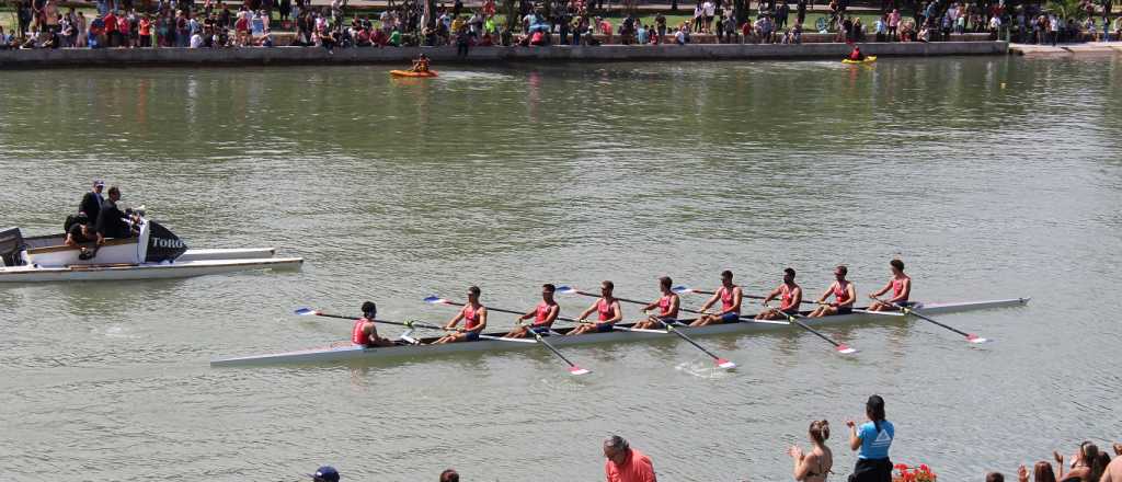 La Regata Internacional Vendimia deslumbró en el Lago del Parque