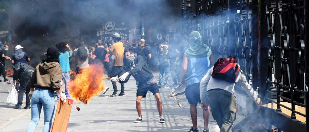 Incidentes en las afueras del Congreso por el acuerdo con el FMI