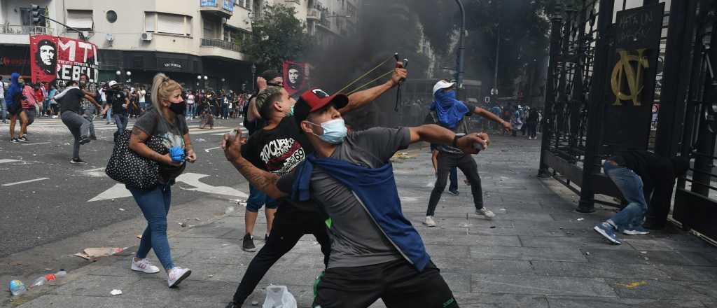 Son tres los detenidos por los destrozos al despacho de Cristina 