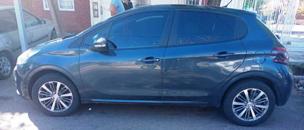 Tres detenidos por andar en autos robados con patentes falsas en Guaymallén