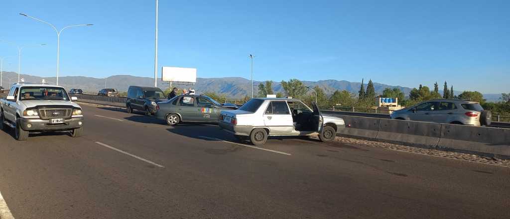 Tres choques en 100 metros sobre Costanera, en Godoy Cruz