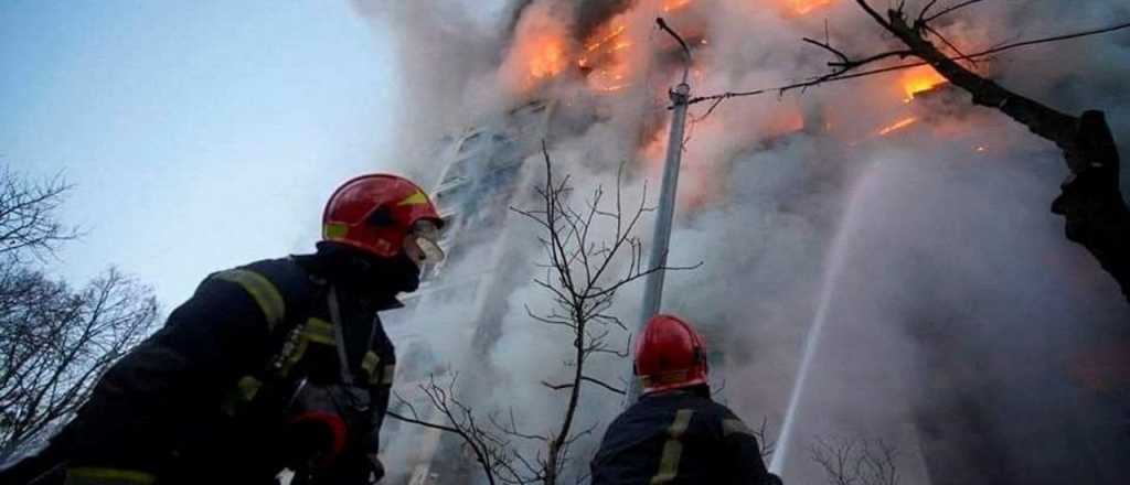 Fuerzas rusas atacaron un edificio de Kiev