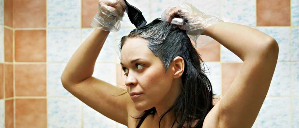 Método para teñir el pelo y ocultar las canas con acondicionador 