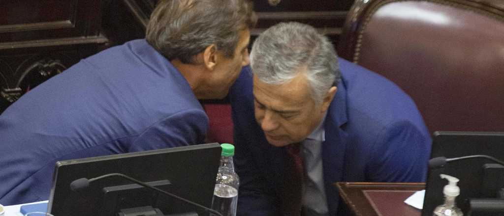 Qué postearon los senadores por Mendoza mientras fue el debate