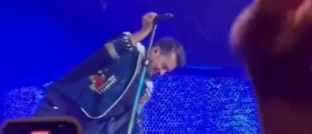 Video: Chano no podía estar de pie en un show y hay preocupación por su salud