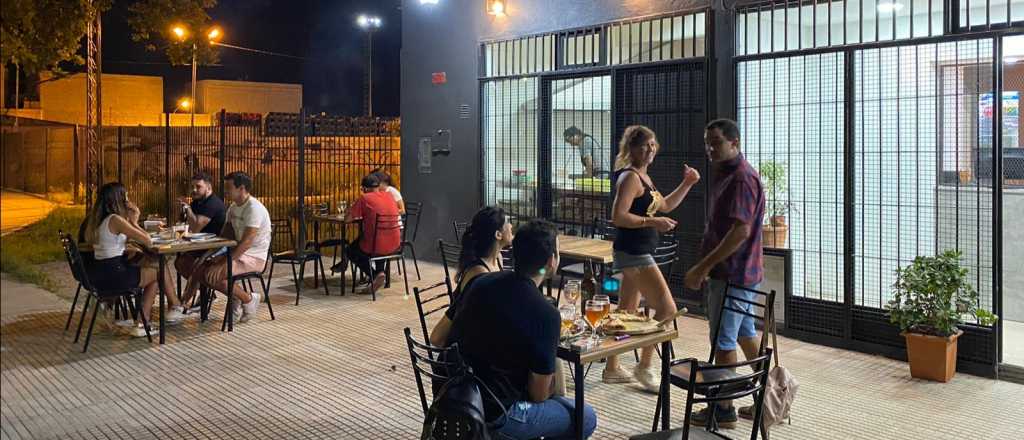 Un negocio de comidas mendocino abre su cuarto local y franquicias