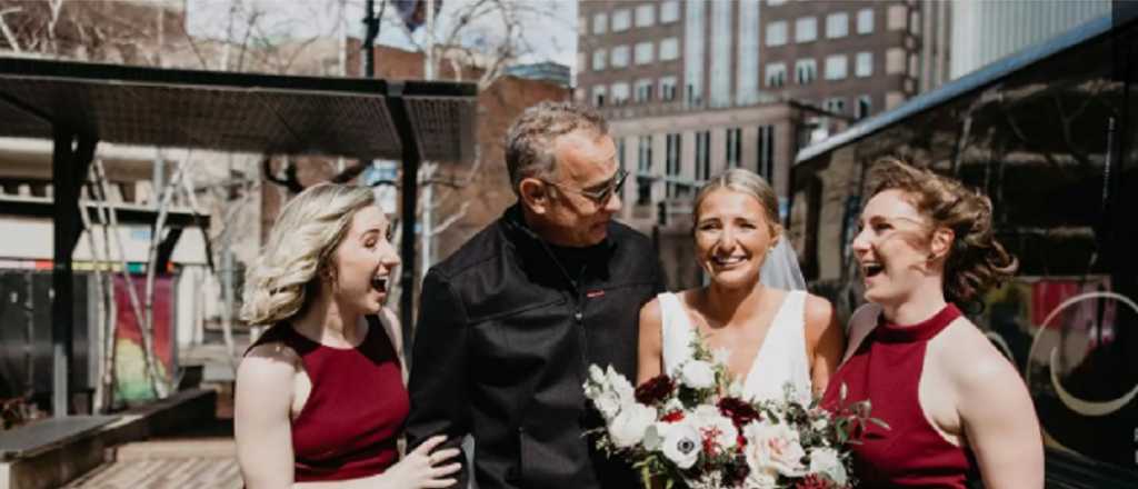 Tom Hanks y otro photobomb a una novia