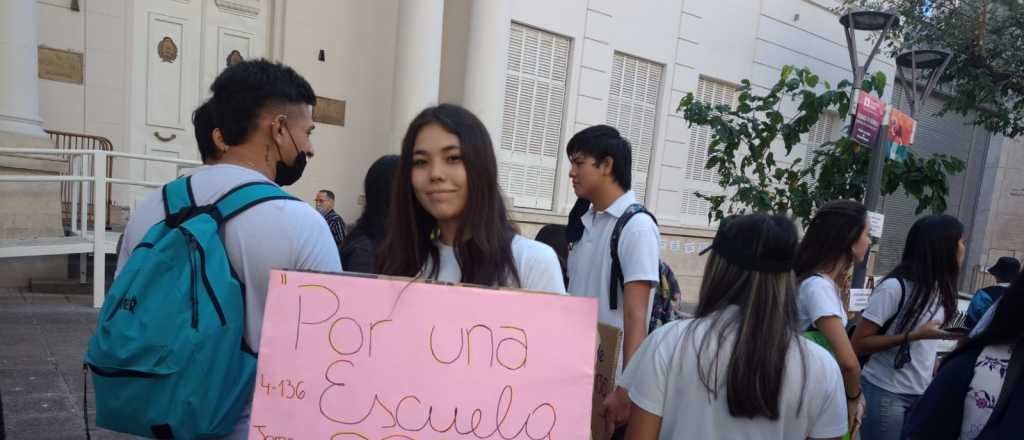 La DGE aseguró que la escuela Borges no será desalojada