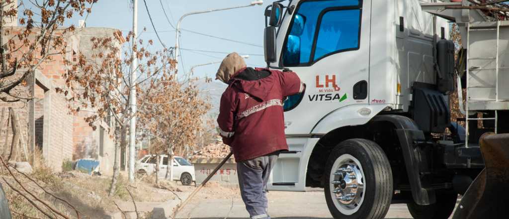 Alertan por falsos empleados municipales que cobran a vecinos