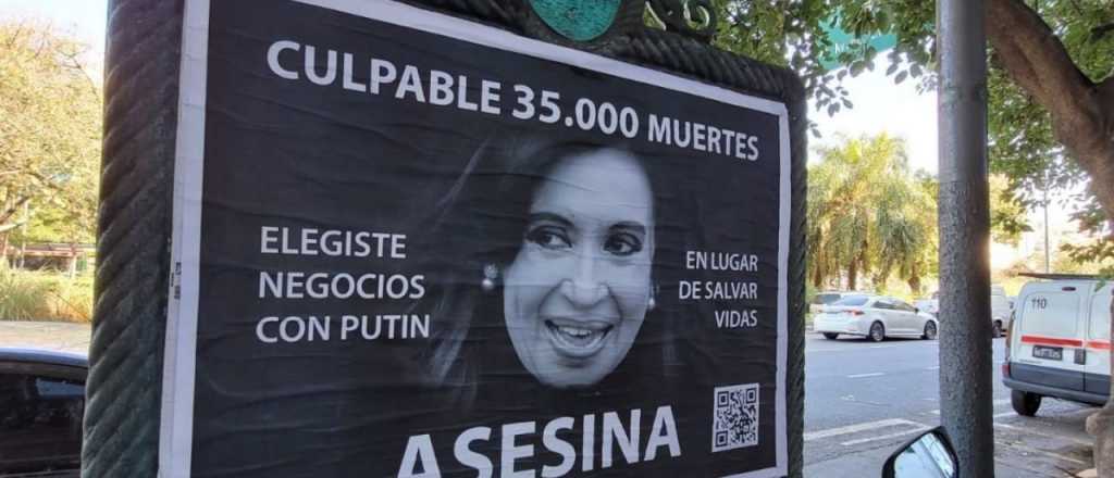 Identificaron a la camioneta que llevó los afiches contra Cristina