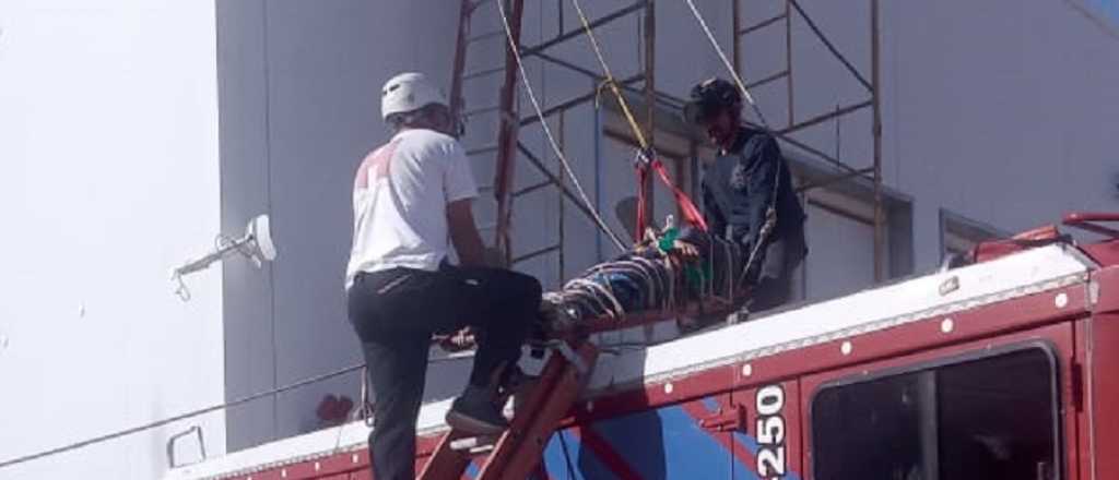 Se descompensó a 15 metros de altura y fue rescatado en Malargüe