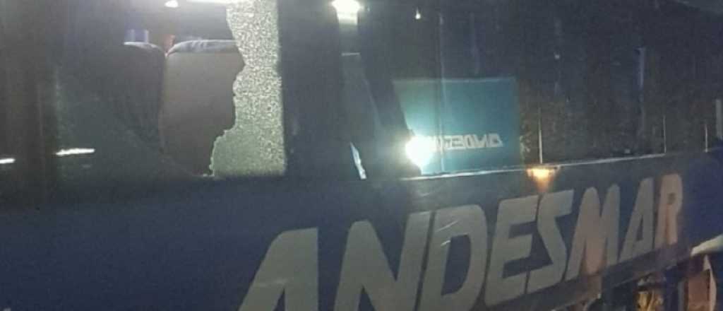 Apedrearon a un colectivo en Tunuyán