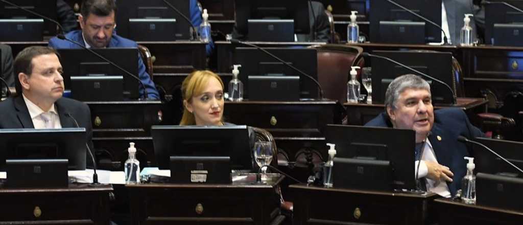 Senadores dan marcha atrás con el aumento y no cobrarán $9 millones