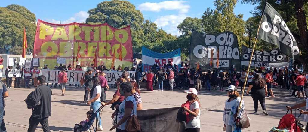 Una vez más agrupaciones de izquierda marcharon y complicaron el tránsito