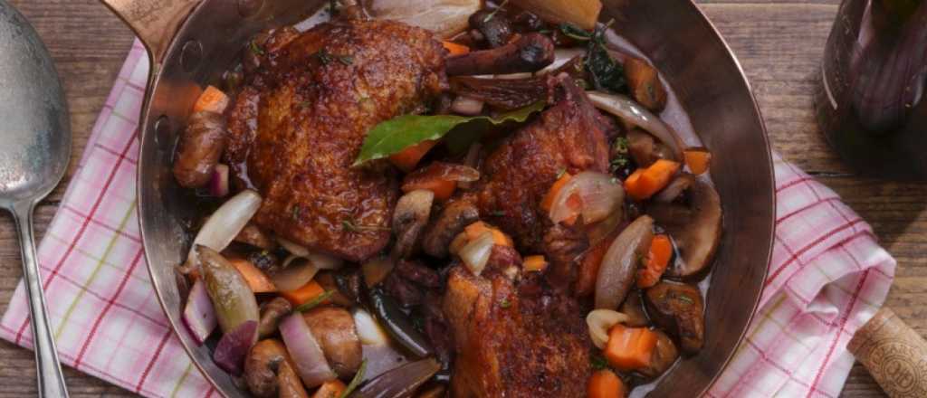 Cómo hacer pollo al vino, un clásico de la cocina peruana