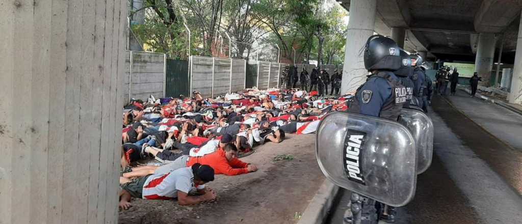 Con armas y droga, detuvieron a más de 250 barras de River