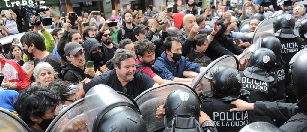 Videos: incidentes entre la Policía y trabajadores de cine