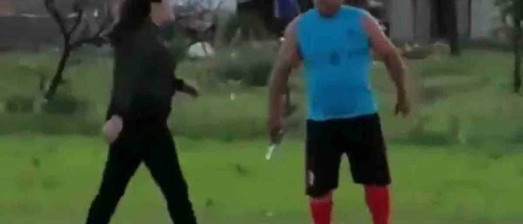 Un policía sacó su arma y disparó en medio de un partido de fútbol 