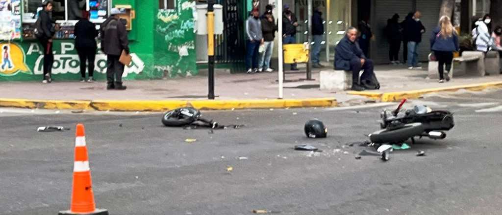 Está grave por un insólito choque entre una moto y una bicicleta