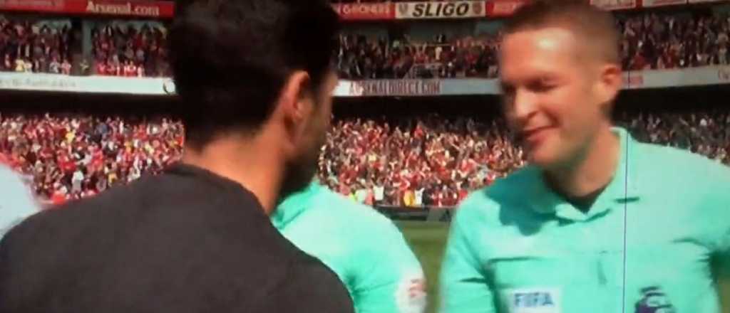 Polémica en la Premier por la reacción del árbitro con el DT del Arsenal