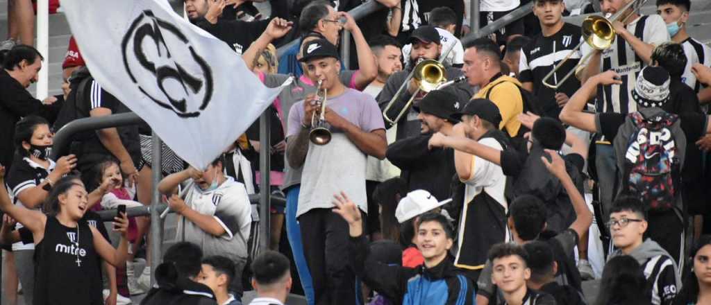 Un hincha de Gimnasia cayó del paravalancha y sufrió una grave lesión