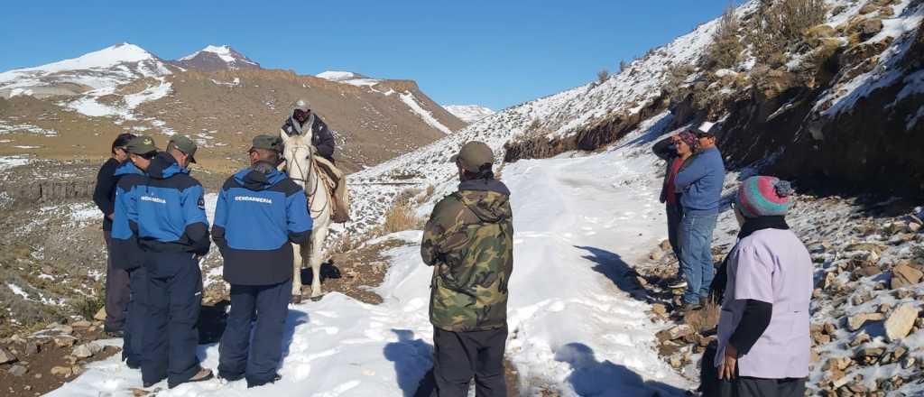 Dos puesteros fueron rescatados al quedar atrapados en la nieve