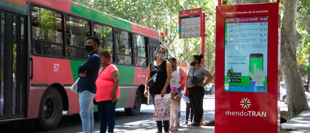 Hoy suben los taxis y en diciembre, aumenta el "bondi": cuánto vas a pagar