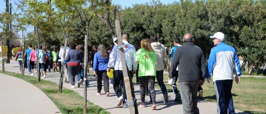 Ciudad organiza caminatas por la Sexta Sección para personas mayores