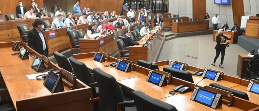 Siete diputados de Paraguay fueron sancionados por llegar tarde y faltar