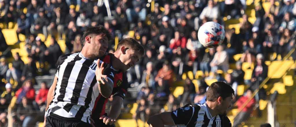 Gimnasia sufrió una dura derrota ante Madryn pero sigue prendido