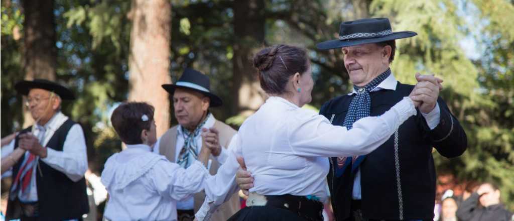 Ciudad celebrará el 25 de Mayo con una gran peña en la Plaza Independencia